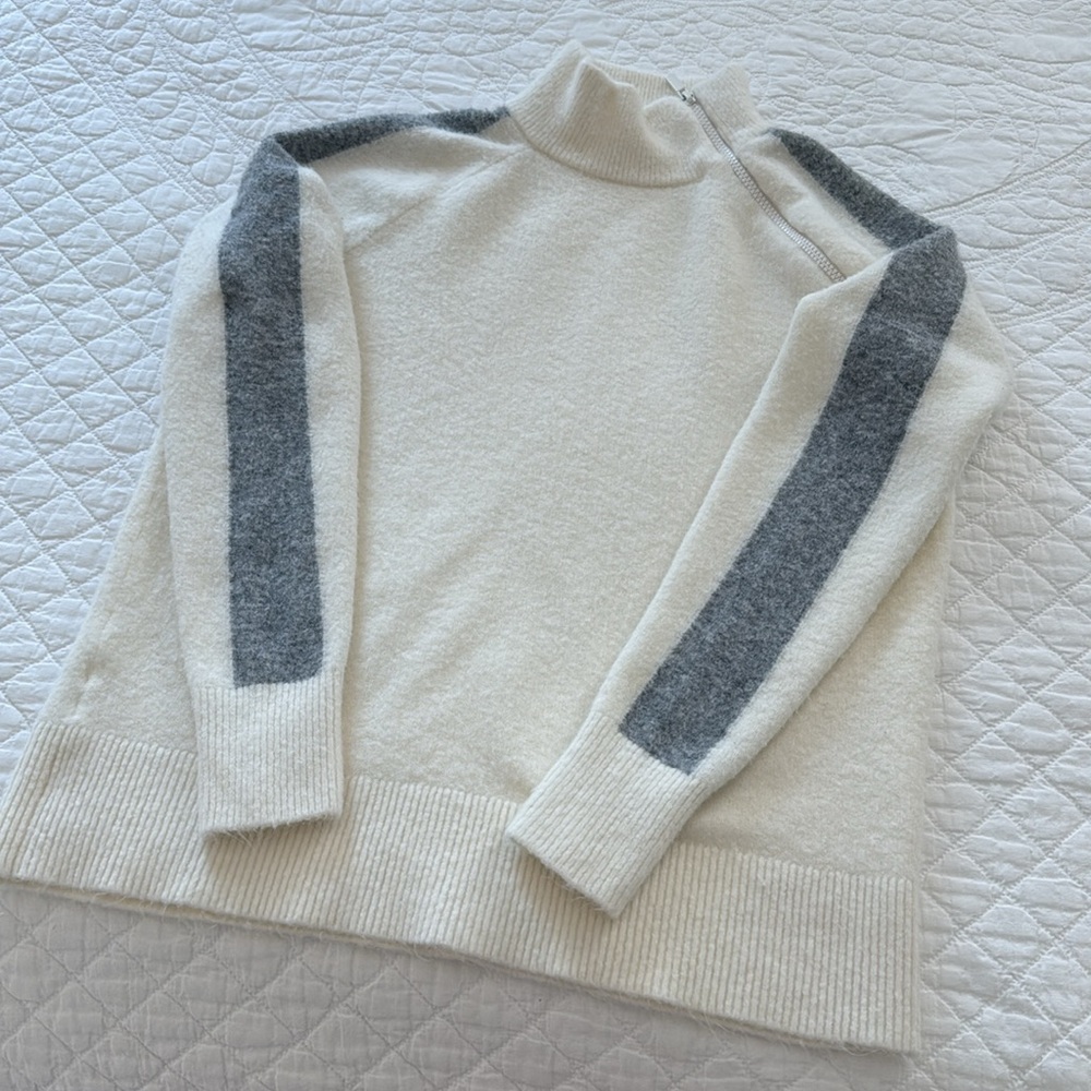 Lou & Grey Cream and Gray Turtleneck Sweater